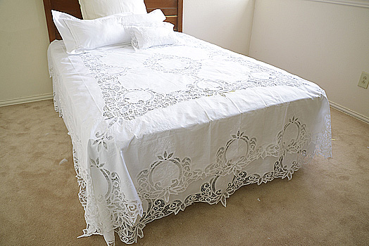 Battenburg Pineapple Style. Full Size Bed Coverlet.